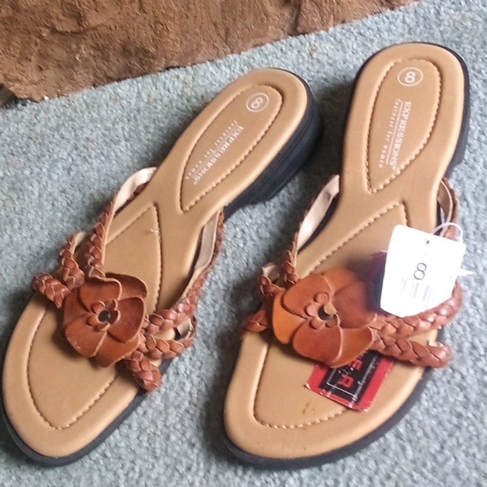 Expression footwear for women